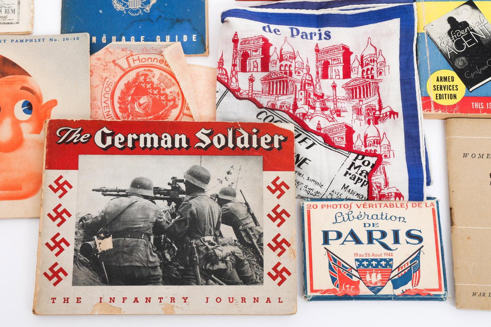 WWII US ARMED FORCES GUIDE BOOKLETS - 8