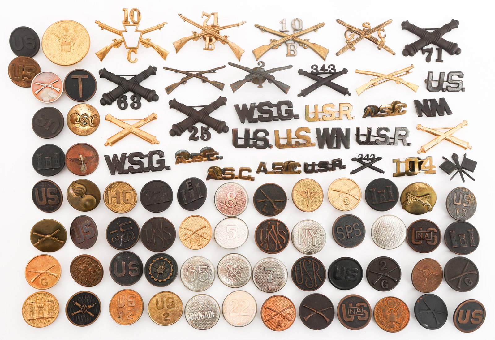 US ARMY COLLAR DISKS & CAP BADGES (1 of 15)