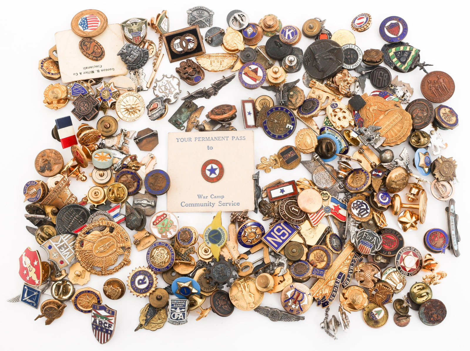 WWII US HOMEFRONT PINS (1 of 10)
