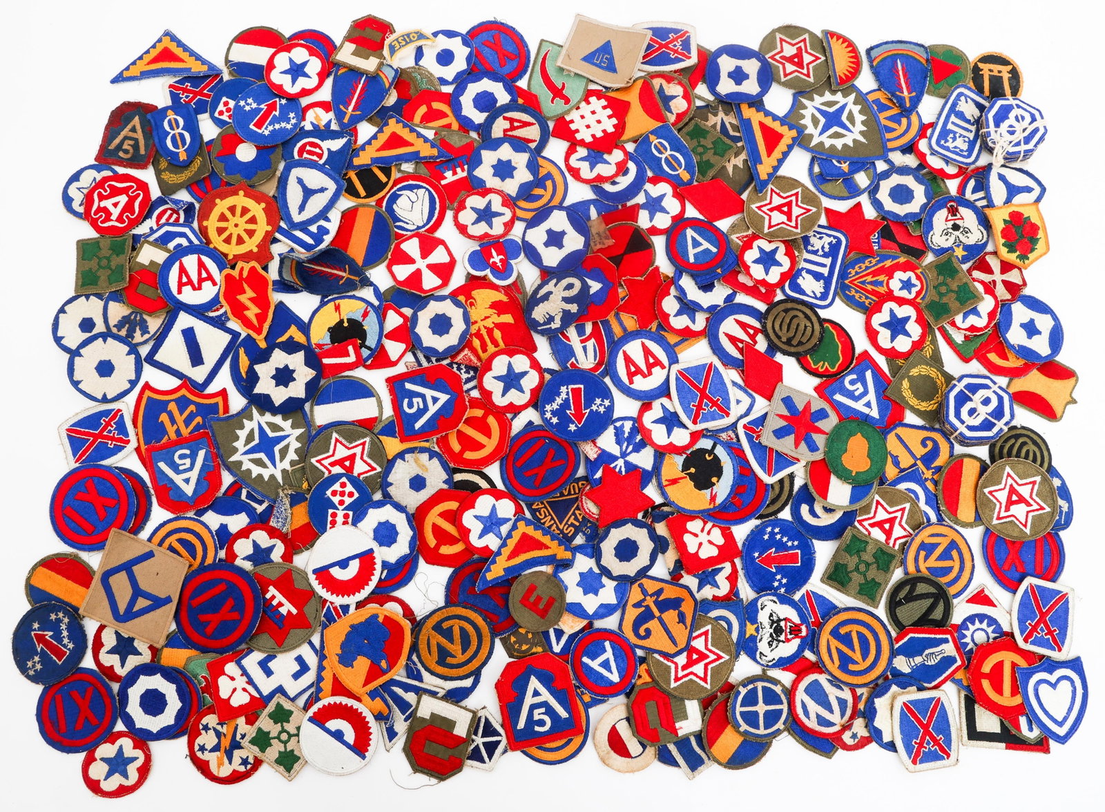 WWII US ARMED FORCES UNIT PATCHES (1 of 18)