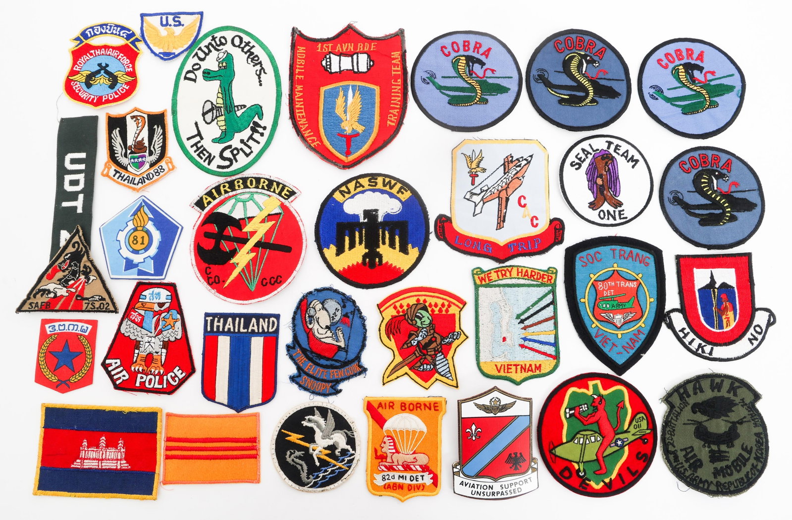 VIETNAM WAR US ARMY & WORLD FORCES UNIT PATCHES (1 of 14)
