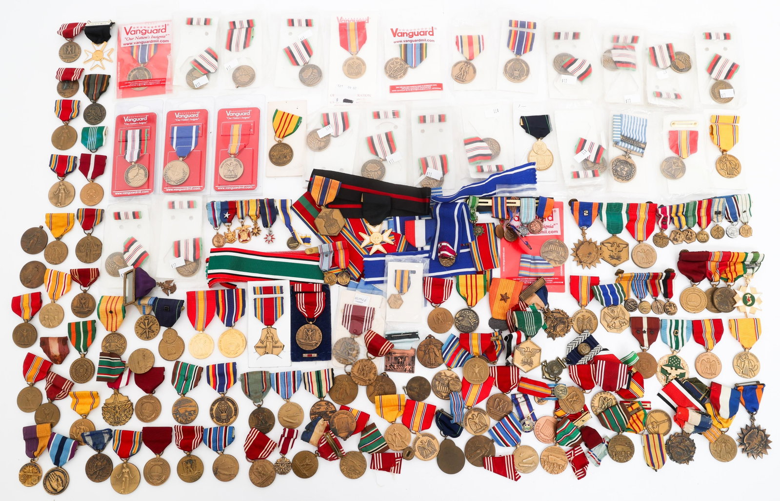 WWII - CURRENT US ARMED FORCES MEDALS (1 of 15)