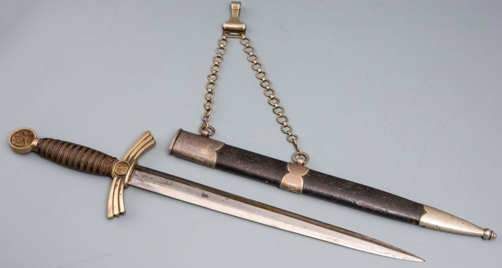 WWII GERMAN 1st MODEL LUFTWAFFE OFFICER’S DAGGER: WWII GERMAN 1st MODEL LUFTWAFFE OFFICER’S DAGGER 12 inch blade with F&A Helbig cartouche inscribed. 13.5 inch leather wrapped scabbard with 9 inch chain hanger. Very good condition with minimal wear