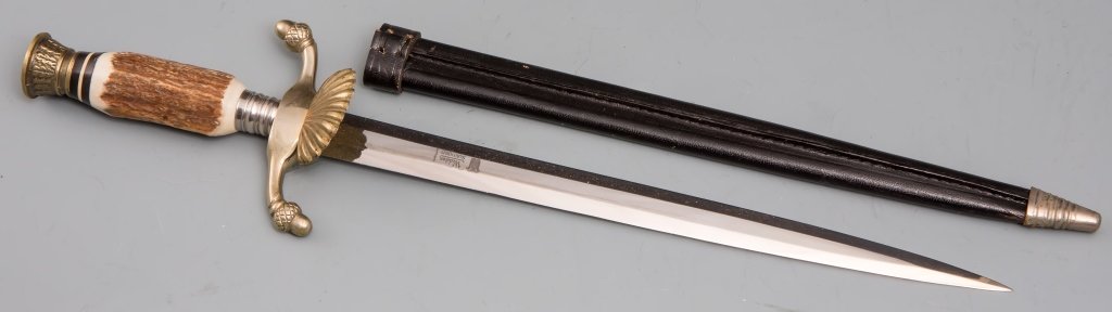 WIDDER GERMAN HUNTING DAGGER HIRSCHFANGER: WIDDER GERMAN HUNTING DAGGER HIRSCHFANGER 10.25 inch double edged blade with Widder trade mark etched in center. 5 inch brass hilt with 2.5 inch shell guard above cross. 10.75 inch metal tipped leathe