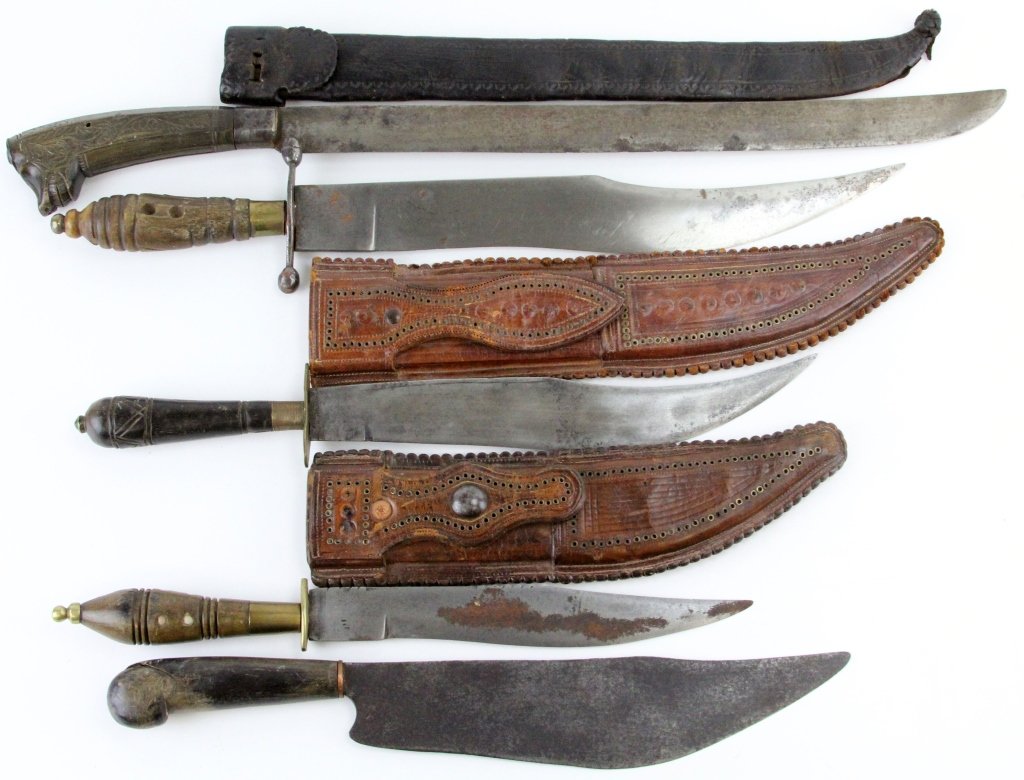 5 PHILIPPINE SHORT SWORDS: 5 PHILIPPINE SHORT SWORDS From 22 to 14 inches in length. Wood, bone, and horn handles. Leather scabbards on three. Various makers. Est. 200 - 300