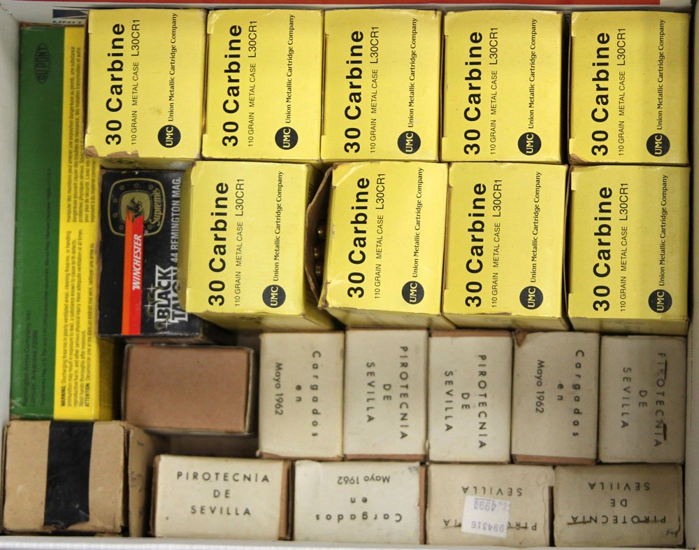 VINTAGE AMMO 9mm 30 CARB 444 MAR 44 REM MAG: VINTAGE AMMO 9mm 30 CARB 444 MAR 44 REM MAG 10 25 round boxes of Spanish 9mm made in 1962. 9 50 round boxes of UMC 30 Carbine plus 50 rounds of same caliber. 20 rounds of Remington 444 Marlin. 20 roun