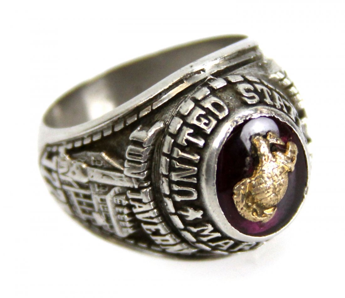 STERLING USMC MARINES RING: STERLING USMC MARINES RING WWII style Marine Corps ring. 15.7g. Acid tested. Country: US Size: 10.5