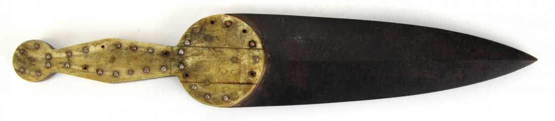 NORTHERN PLAINS INDIAN DAG TRADE KNIFE BONE: NORTHERN PLAINS INDIAN DAG TRADE KNIFE BONE 19th Century Northern Plains Indian dag trade knife. Bone beaver tail style handle with brass rivets. Heavy iron spear point blade. Measures about 13 inches