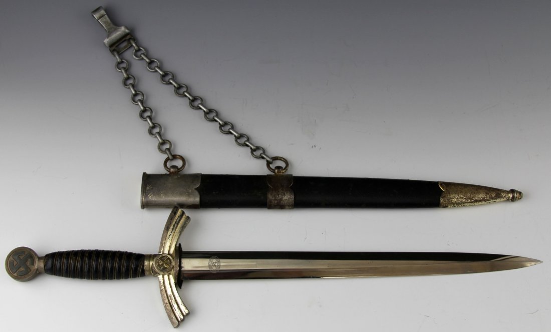 WWII 1st MODEL LUFTWAFFE DAGGER BY LUNESCHLOSS: WWII 1st MODEL LUFTWAFFE DAGGER BY LUNESCHLOSS Aluminum chain by Gesch. Type: Dagger Country: Germany Blade Length: 12" Overall Length: 17.75"