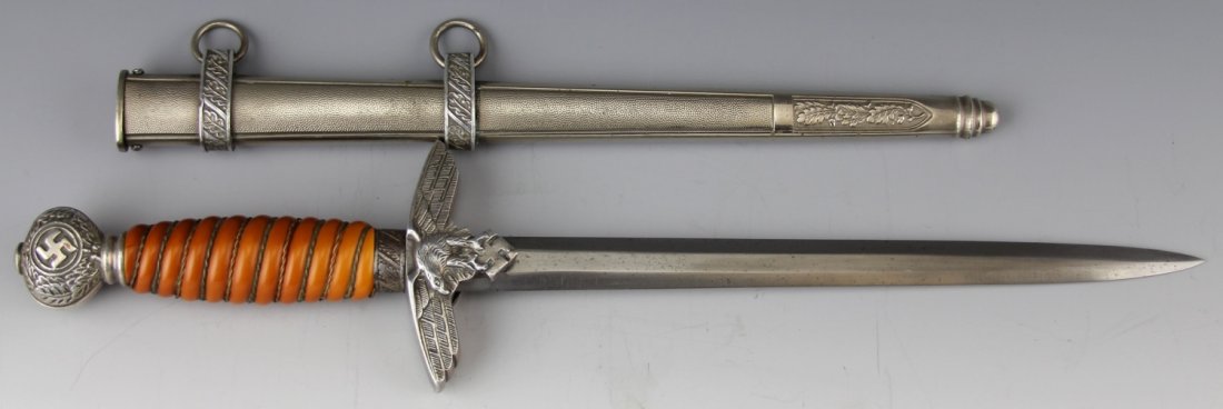 WWII GERMAN LUFTWAFFE DAGGER 2nd MODEL: WWII GERMAN LUFTWAFFE DAGGER 2nd MODEL Type: Dagger Country: Germany Blade Length: 10" Overall Length: 15.5"
