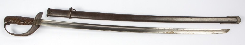 WWII JAPANESE TYPE 32 CAVALRY SABER: WWII JAPANESE TYPE 32 CAVALRY SABER SN 108007 Country: Japan Blade Length: 30" Overall Length: 35.5"