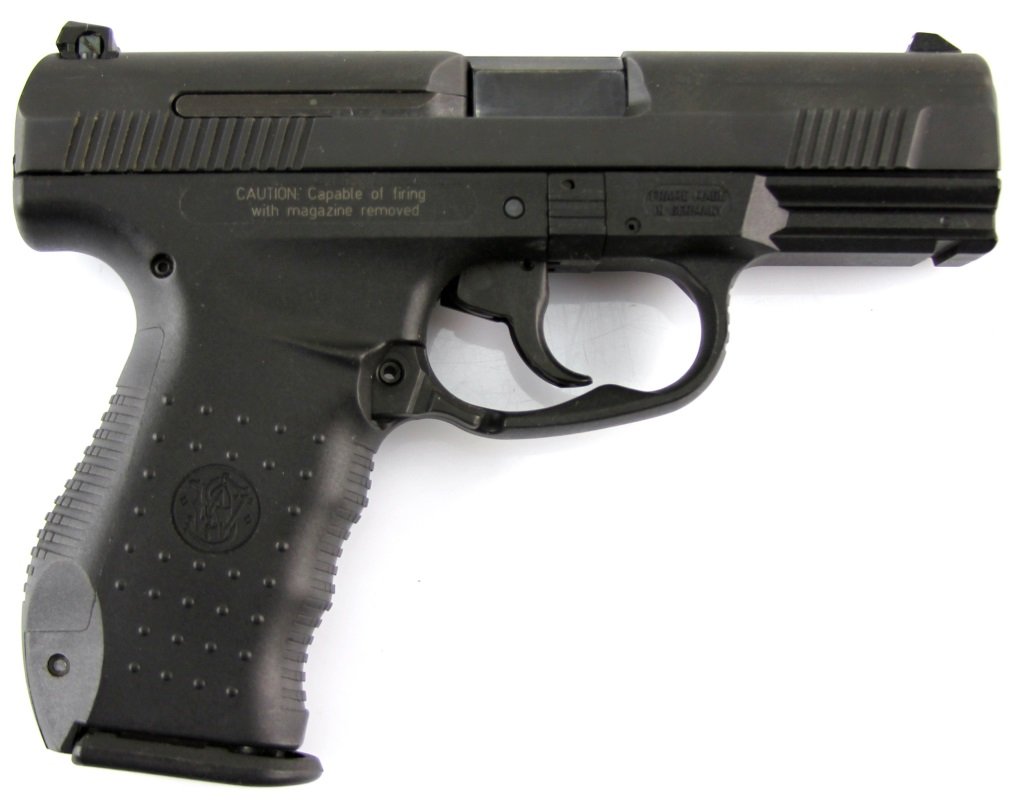 SMITH & WESSON / WALTHER MODEL 990L 9MM PISTOL: SMITH & WESSON / WALTHER MODEL 990L 9MM PISTOL Smith & Wesson Model 990L 9mm pistol. S&W slide, Walther design frame. 16+1 capacity. Caliber / Gauge: 9mm Serial Number: SAE8747