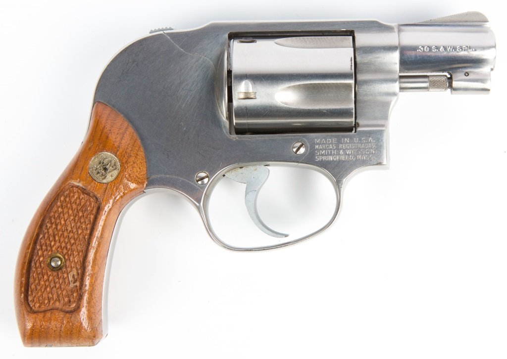 SMITH & WESSON MODEL 649 REVOLVER .38 SPL: SMITH & WESSON MODEL 649 REVOLVER .38 SPL Smith & Wesson Model 649 shrouded hammer revolver. Stainless steel with walnut grips. Caliber / Gauge: .38 spl Serial Number: afn1384