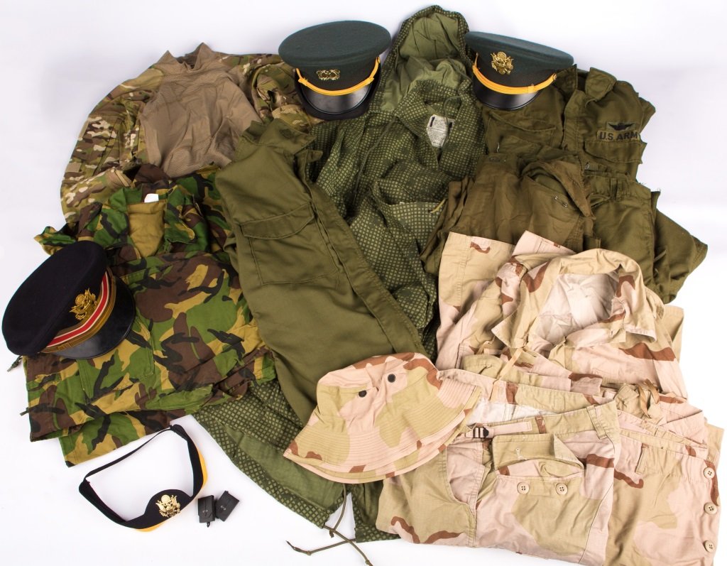 MIXED LOT OF US UNIFORMS AND CAPS: MIXED LOT OF US UNIFORMS AND CAPS Era / Conflict: Cold War Country: Mix Provenance: From the collection of Robert D. Mitchell, who served in the U.S. Army from September 1976 thru February 2001 as an 