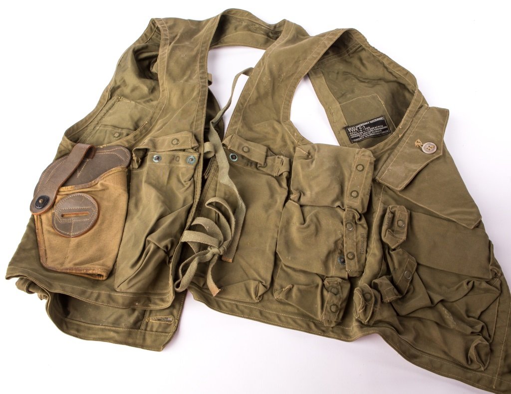 WWII USAAF SURVIVAL VEST: WWII USAAF SURVIVAL VEST Era / Conflict: WWII Country: US Provenance: From the collection of Robert D. Mitchell, who served in the U.S. Army from September 1976 thru February 2001 as an Cobra and Apac