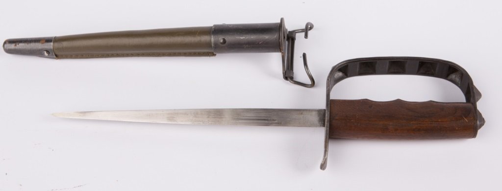 WWI L.F.&C. US 1917 KNUCKLE DUSTER TRENCH KNIFE: WWI L.F.&C. US 1917 KNUCKLE DUSTER TRENCH KNIFE Country: US Blade Length: 9" Overall Length: 14"