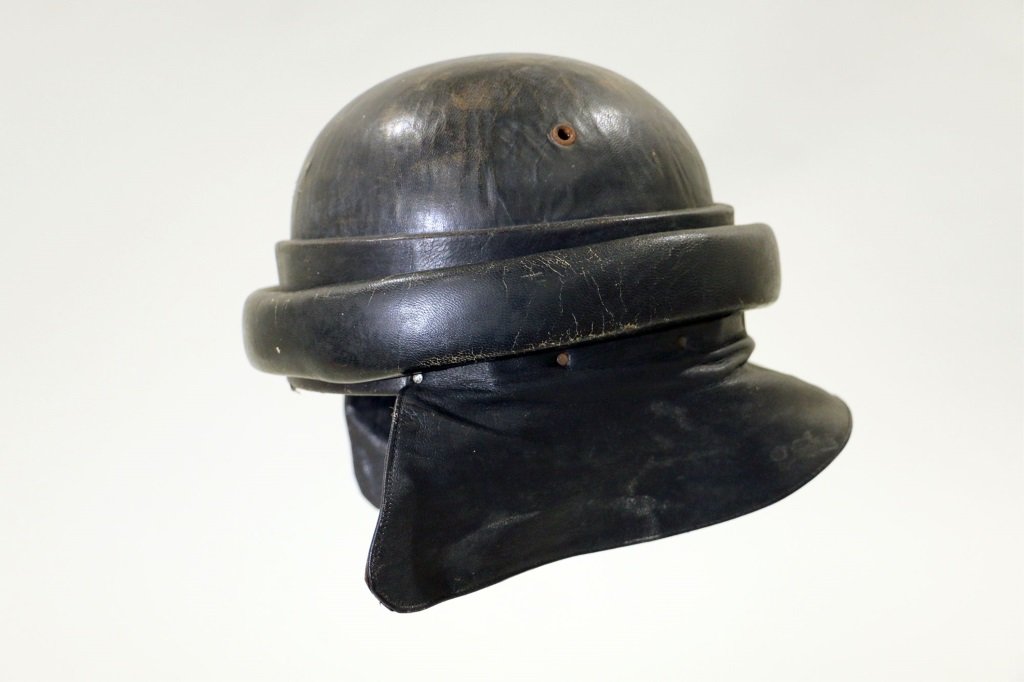 WWII ITALIAN TANKER HELMET: WWII ITALIAN TANKER HELMET Italian Tanker helmet Era / Conflict: WWII . Country: Italy