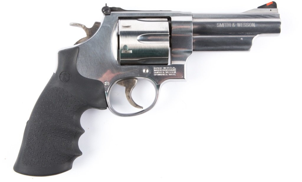 SMITH & WESSON MODEL 629-6 REVOLVER 44 MAGNUM: SMITH & WESSON MODEL 629-6 REVOLVER 44 MAGNUM Original box and papers Caliber / Gauge: 44 Barrel Length: 4" Serial Number: DAS4865