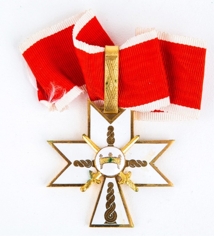 CROATIA ORDER OF THE CROWN OF KING ZVONIMIR MEDAL: CROATIA ORDER OF THE CROWN OF KING ZVONIMIR MEDAL 1st Class Provenance: Malcolm Dearing Collection. Dearing collected medals, orders, decorations, and Imperial German Pickelhaube helmets. Dearing coll
