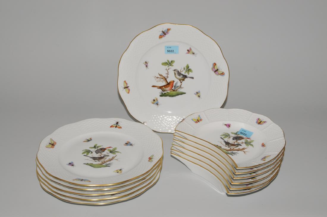 Lot: 12 Teller, Herend Nach 1945. Porzellan, Osier, (1 of 1)