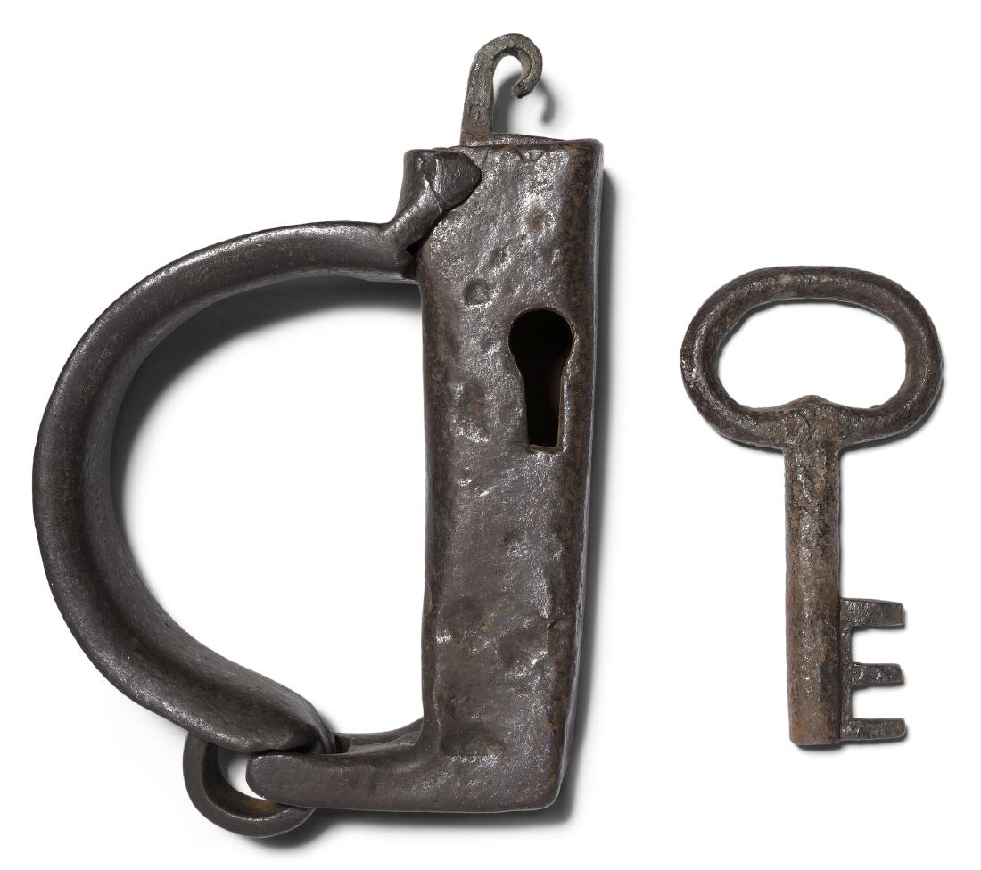 Fusseisen Renaissance. Eisen. Fussfessel mit Schlüssel. (1 of 1)