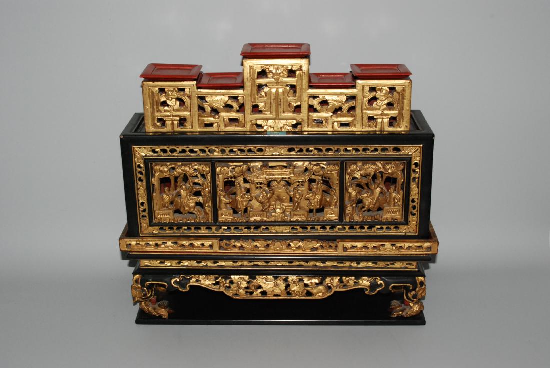 Altarständer Qing-Dynastie. Holz, lackiert und (1 of 1)