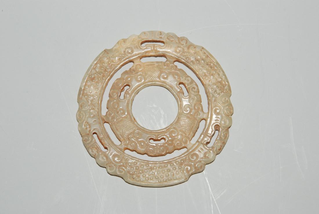 Jadeschnitzerei China, 20.Jh. Hellgraue Jade mit (1 of 1)