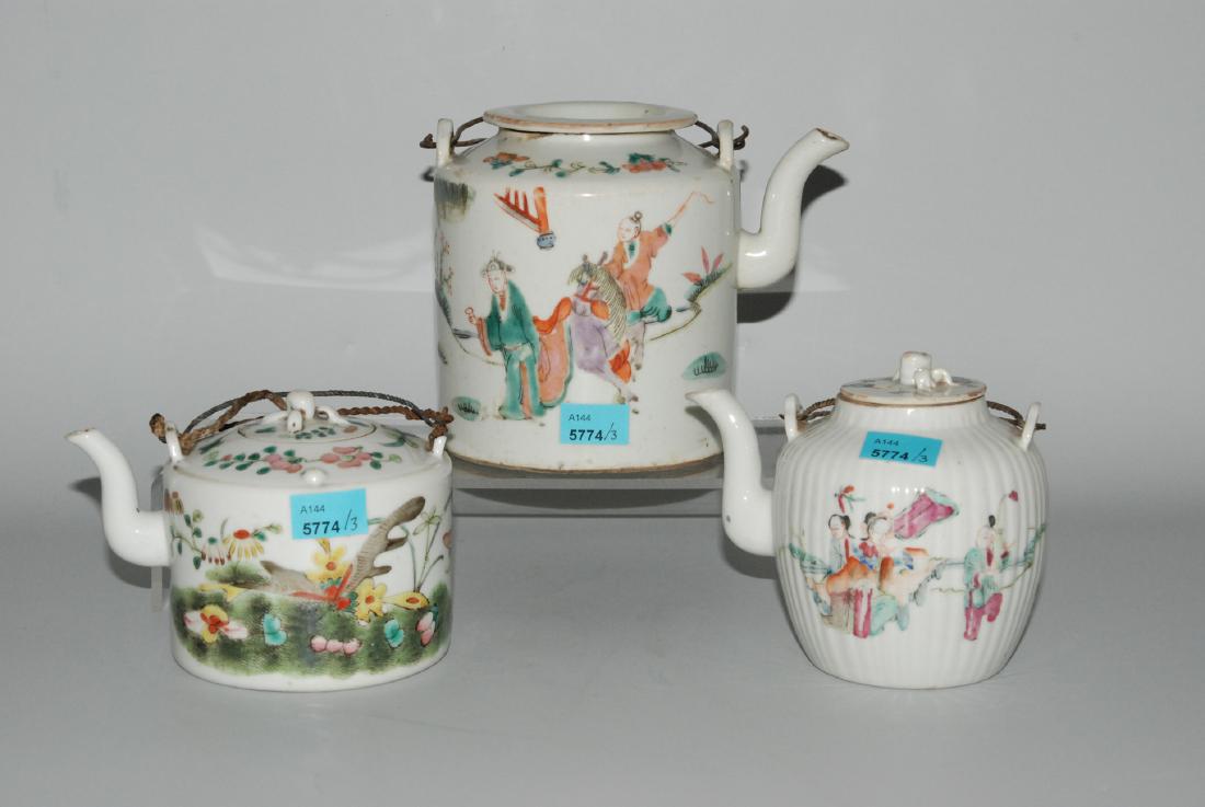 Lot: 3 Teekannen China, späte Qing-Dynastie. Porzellan. (1 of 1)