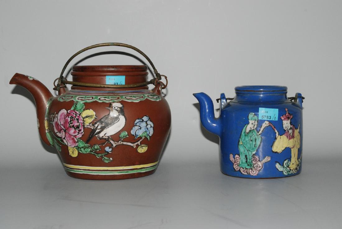 Lot: 2 Teekannen China, um 1900. Yixing-Keramik. (1 of 1)