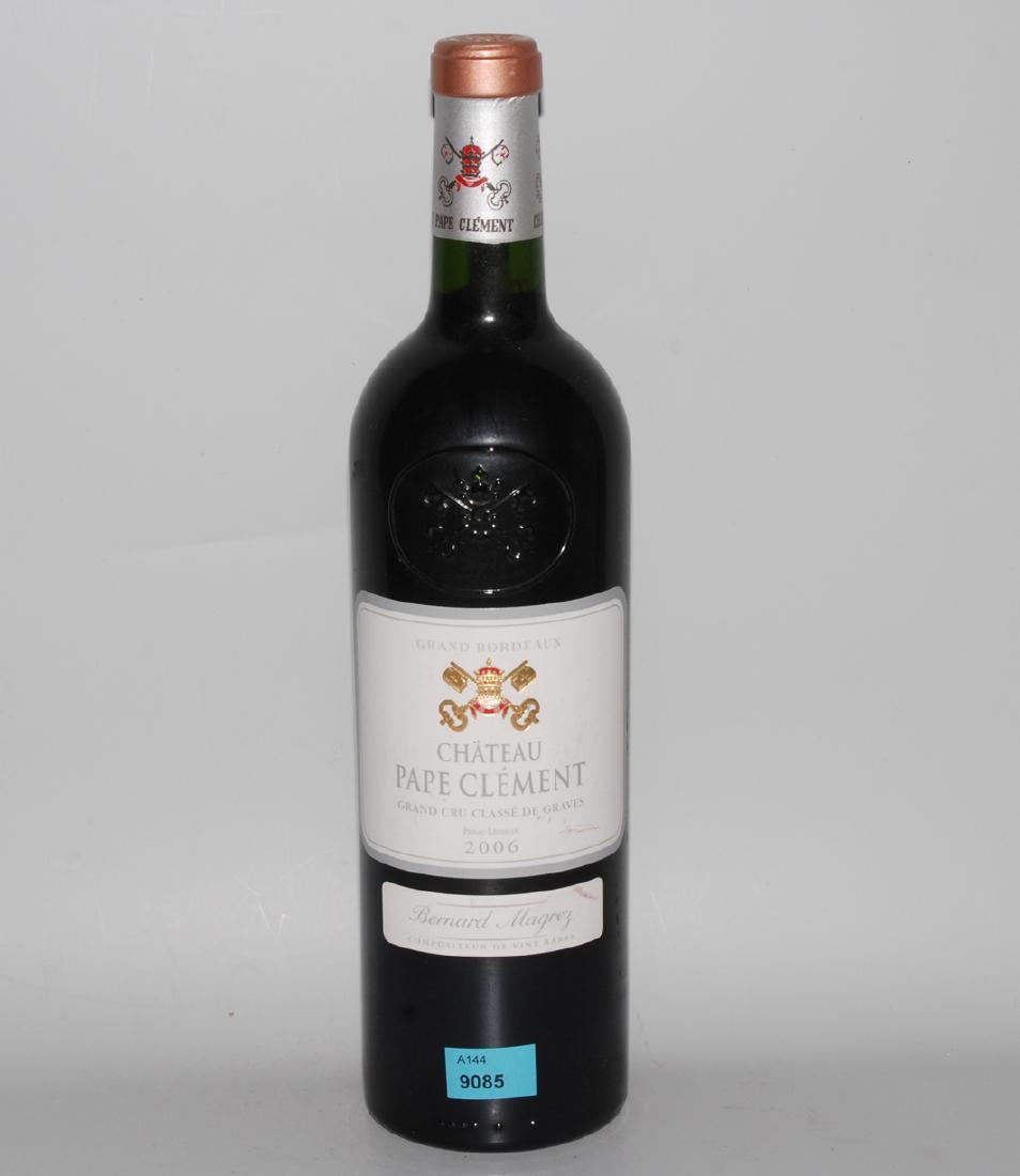 Sammelnr. Bordeaux Chat. Pape Clement, 06 Grand Cru: Sammelnr. Bordeaux Chat. Pape Clement, 06 Grand Cru Graves, 2 Fl. Chat. Rauzan Segla, 06 Margaux, 1 Fl. Chat. Ducru Beaucaillou, 07, 2eme Cru St.Julien, 3 Fl. Zusammen 6 Flaschen.
