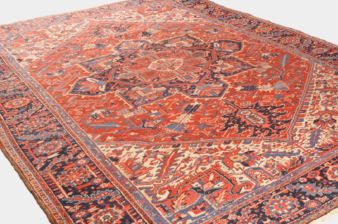 *Heriz NW-Iran, um 1940. Im roten Mittelfeld liegt ein (1 of 9)