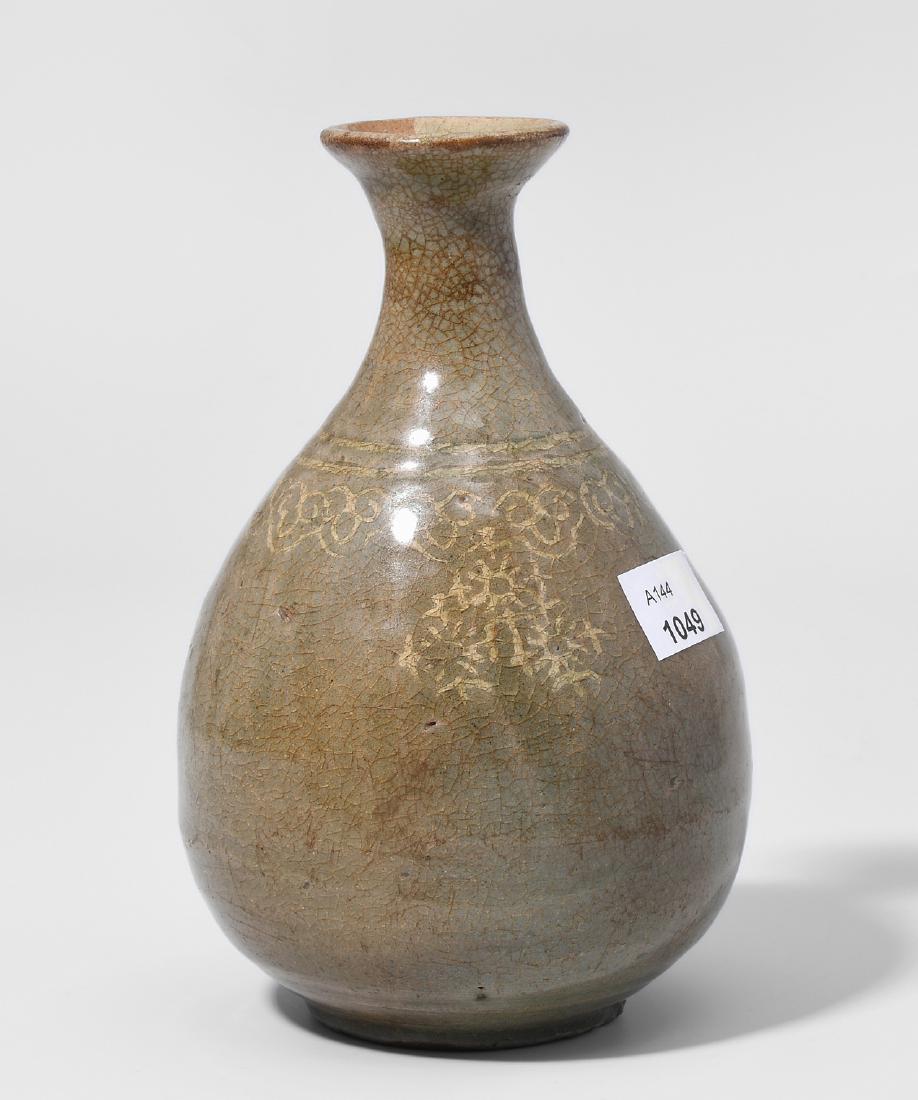Kleine Flasche Korea, Goryeo-Dynastie. Celadon mit (1 of 1)