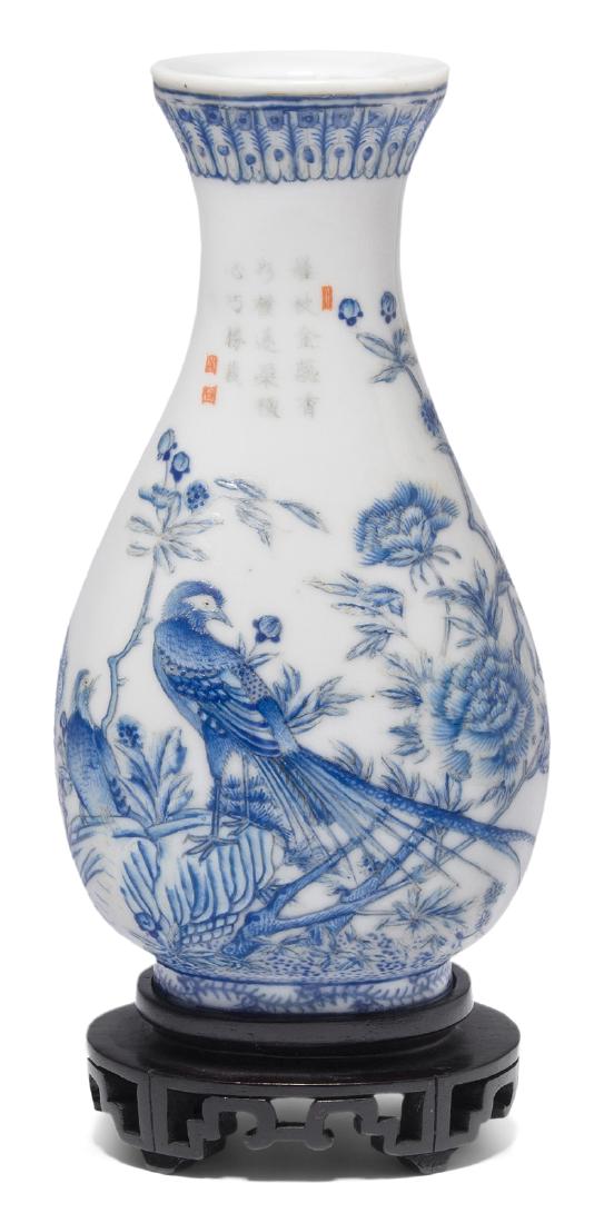 Kleine Vase China, Republik. Porzellan. Birnenform mit (1 of 9)