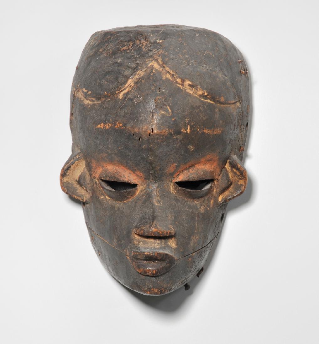 Maske Ibibio. Nigeria. Helles Holz, dunkel patiniert. (1 of 1)