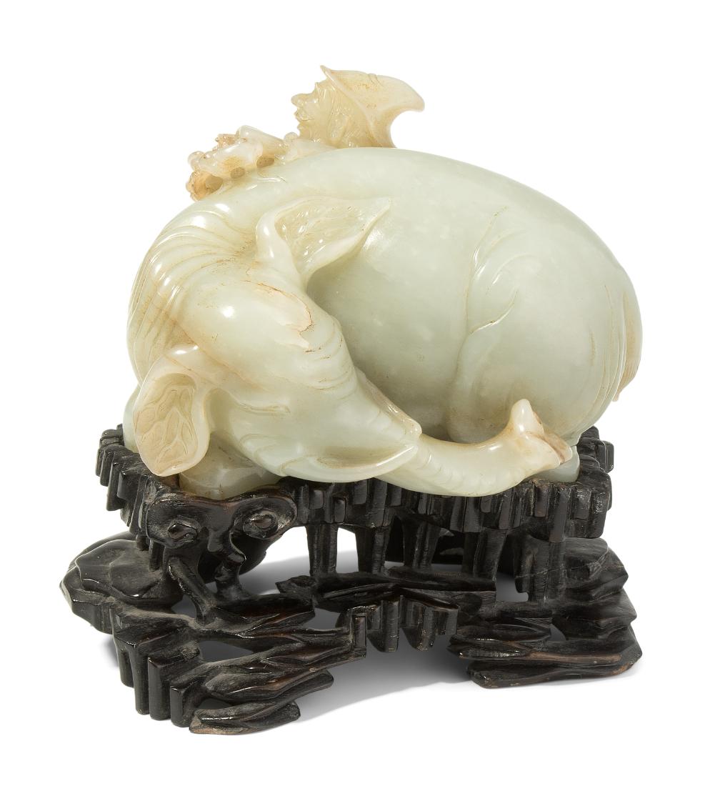Jadefigur China, 20.Jh. Celadonfarbene Jade. Elefant (1 of 7)