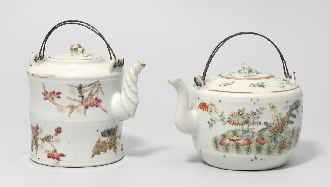 Lot: 2 Teekannen China, um 1900. Porzellan. Zwei Kannen (1 of 1)
