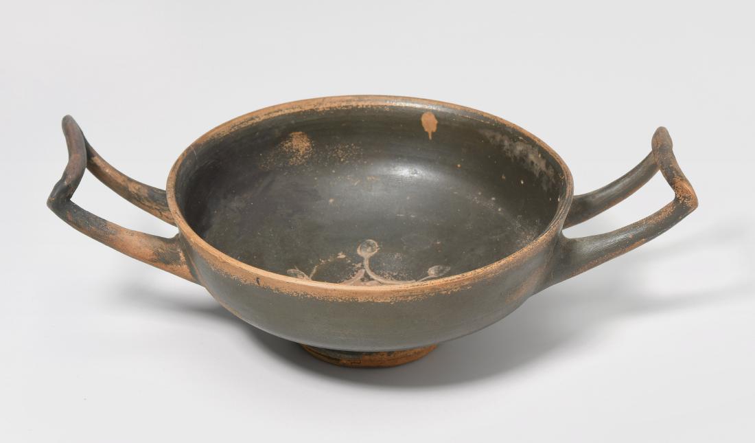 Henkelschale Süditalien, 4.–3.Jh. v. Chr. Rötlicher (1 of 1)