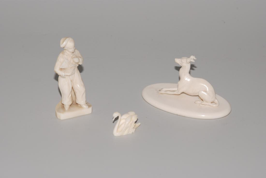 Lot: 3 Figuren Um/Nach 1900. Elfenbein, geschnitzt. (1 of 1)