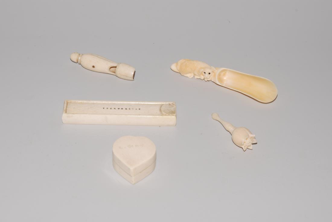 Lot: 5 Nippsachen Um/Nach 1900. Elfenbein/Bein, (1 of 1)