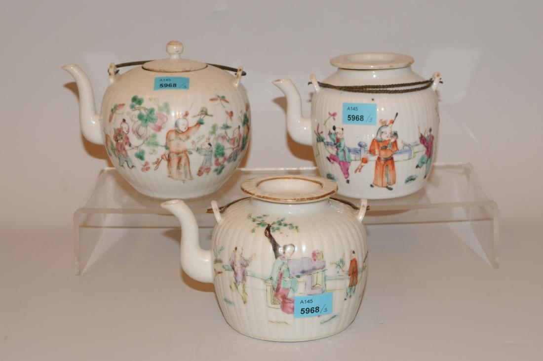 Lot: 3 Teekannen China, um 1900. Porzellan. Gerippte (1 of 1)