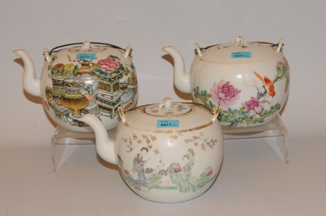 Lot: 3 Teekannen China, um 1900. Porzellan. Polychromer (1 of 1)