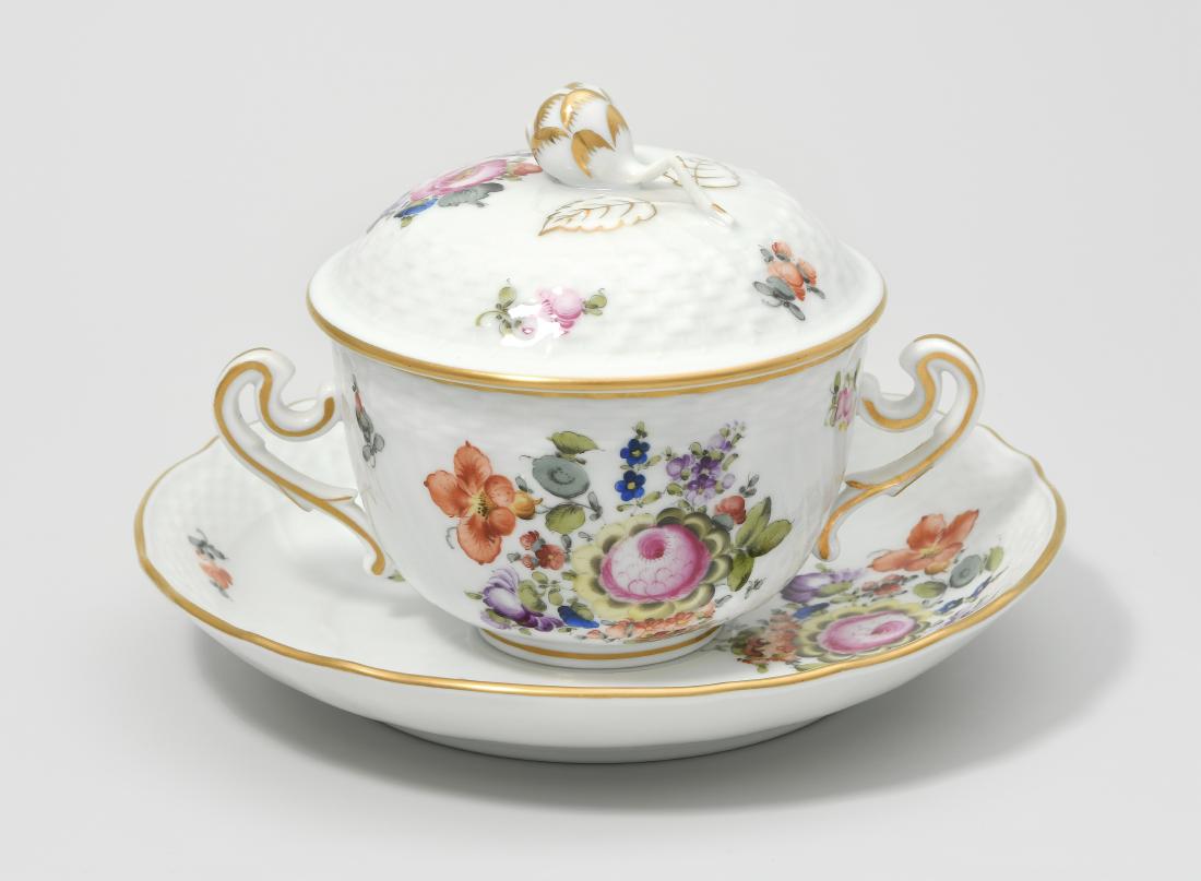 12 Suppentassen mit U'tassen, Herend Nach 1945. (1 of 1)