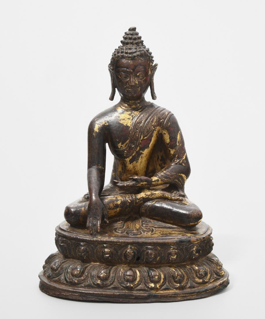 Buddha Shakyamuni Nepal. Bronze, mit Resten einer (1 of 1)