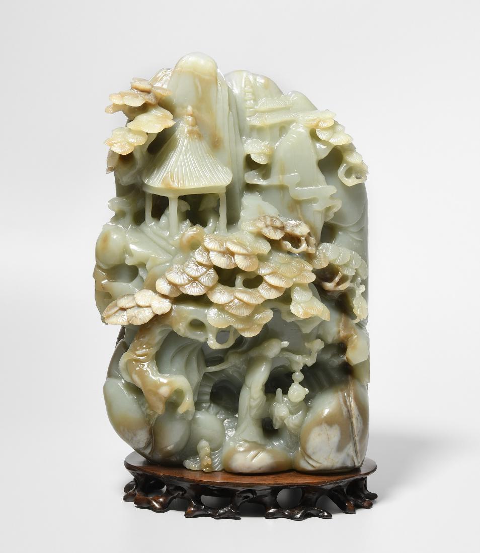 Jadeberg China, 20.Jh. Gräulich-grüne Jade mit dunklen (1 of 1)