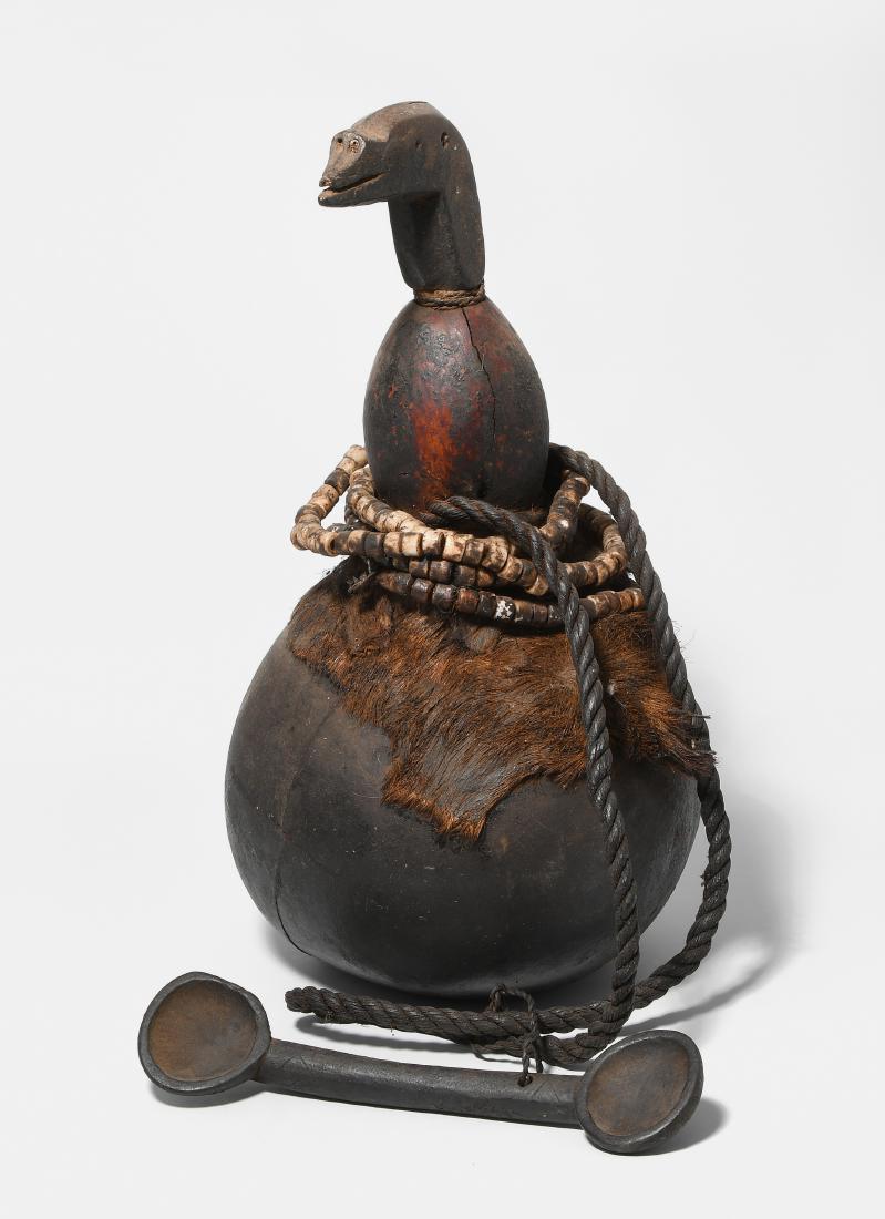 Kalebasse mit Holzstöpsel Zigua oder Pare. Tanzania. (1 of 1)