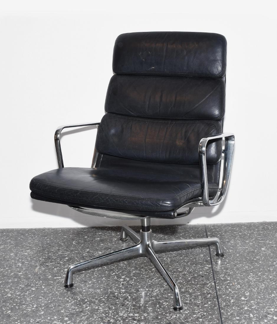 Eames, Charles und Ray Soft Pad Lounge Chair, Entwurf (1 of 1)
