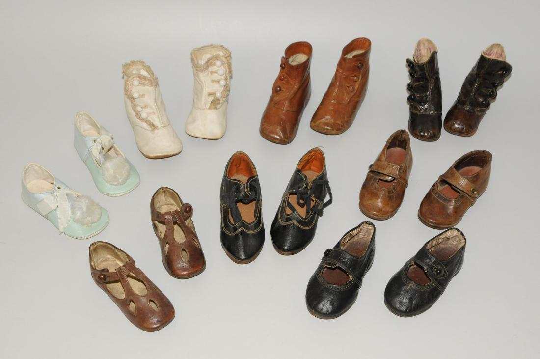 Lot: Puppen- und Kinderschuhe 19./20.Jh. Leder/Stoff. (1 of 1)