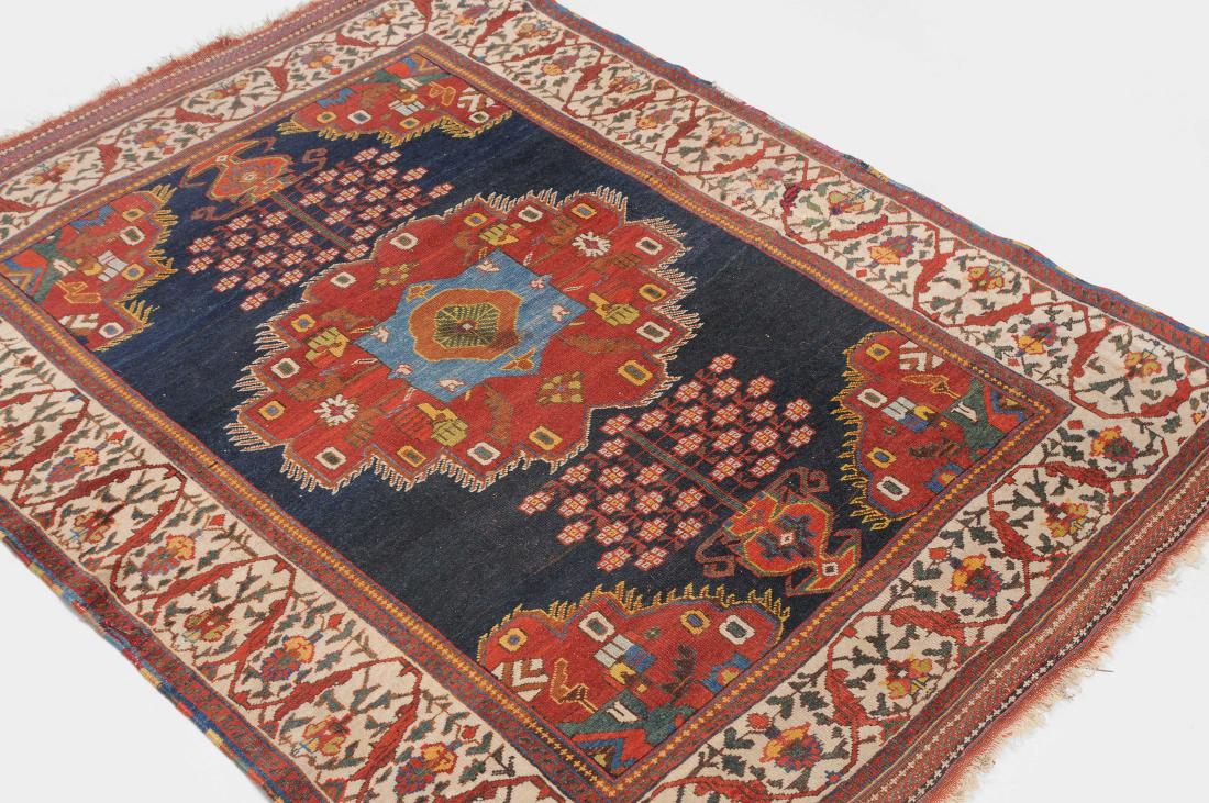 Afshar S-Iran, um 1900. Auf nachtblauem Grund liegt ein (1 of 10)