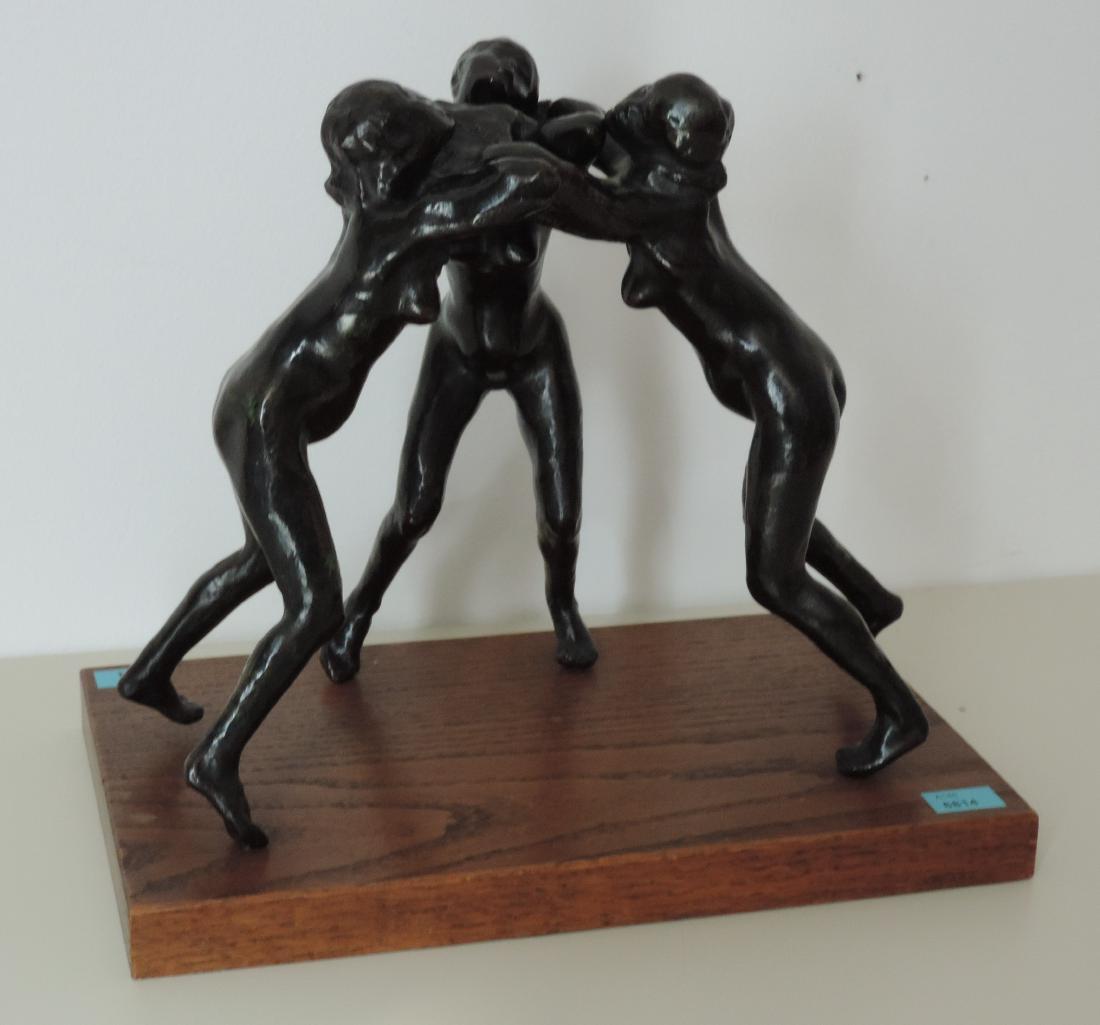 Rodin, Auguste (Paris 1840–1917 Meudon) nach: Rodin, Auguste (Paris 1840–1917 Meudon) nach Figurengruppe. Bronze. H 24 auf Holzsockel 27 cm.
