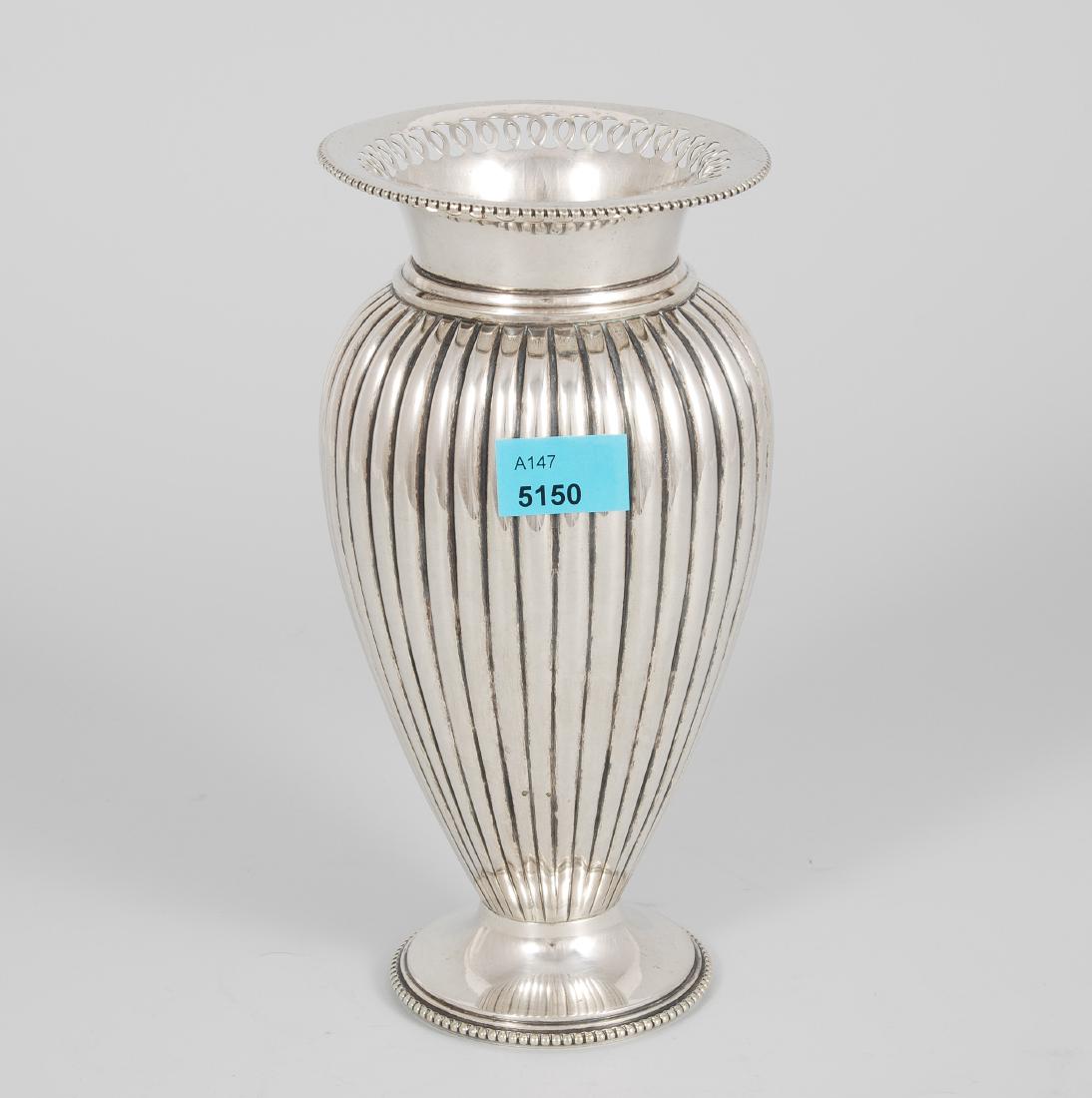 Vase Florenz, um 1900. Silber. Gerippte Balusterform (1 of 1)